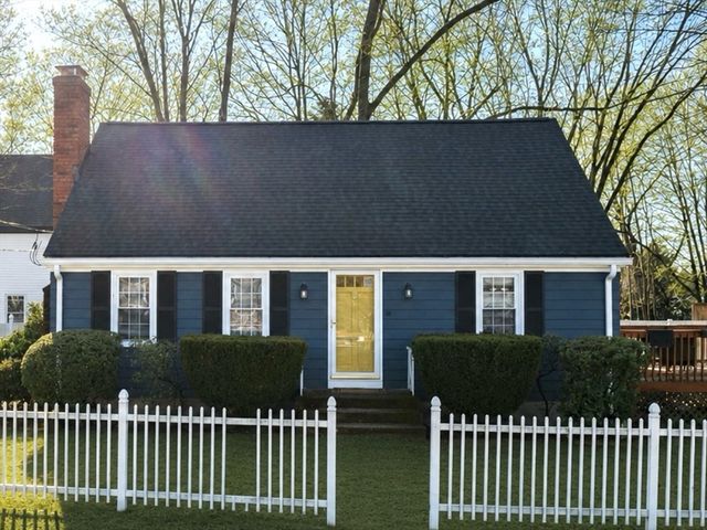 20 Washburn St, Attleboro, MA 02703