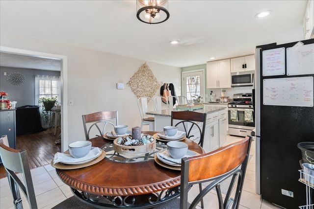 20 Washburn St, Attleboro, MA 02703