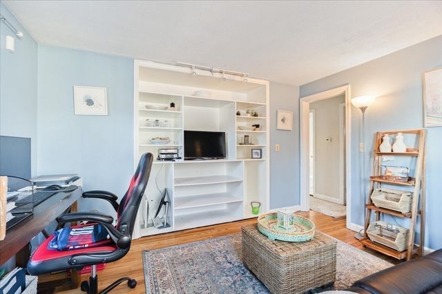 20 Washburn St, Attleboro, MA 02703