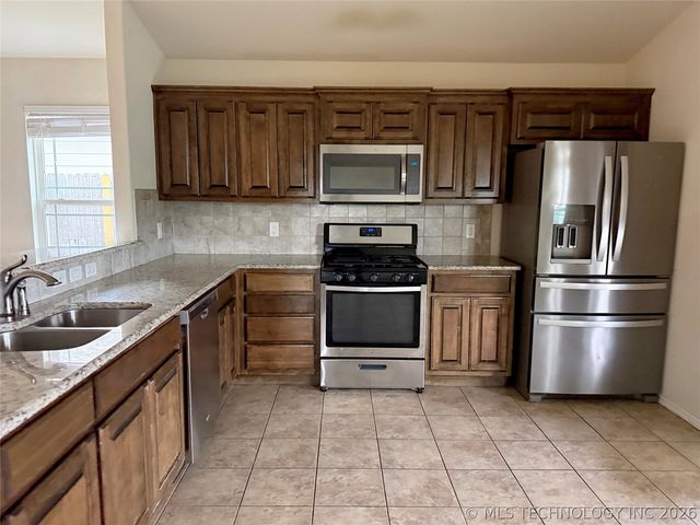 4013 W 105th Street S, Jenks, OK 74037