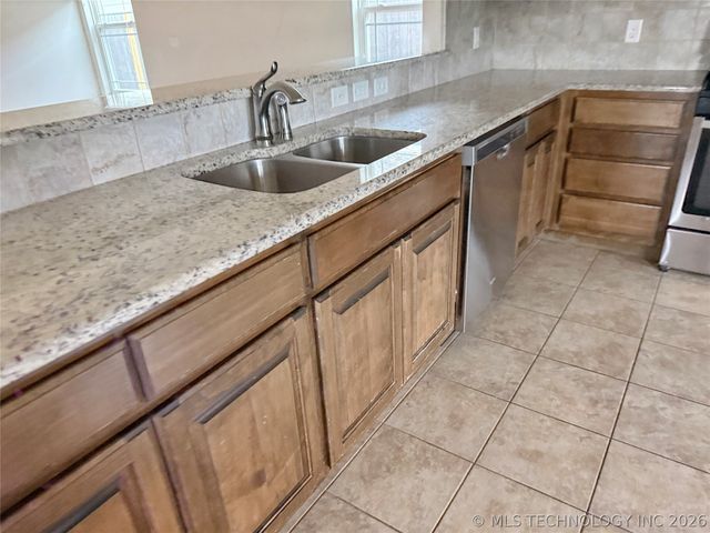 4013 W 105th Street S, Jenks, OK 74037