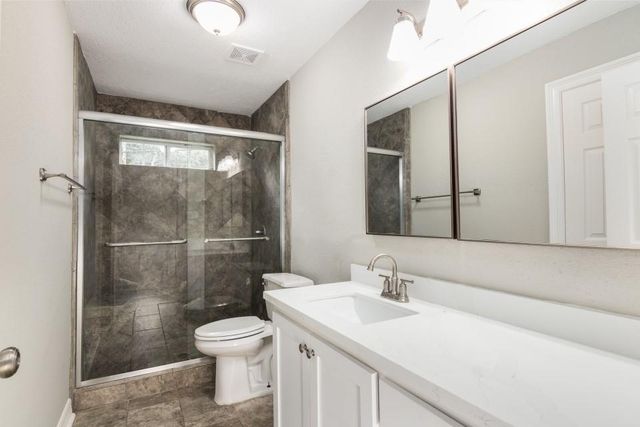 512 N Inwood Drive, Bridge City, TX 77611