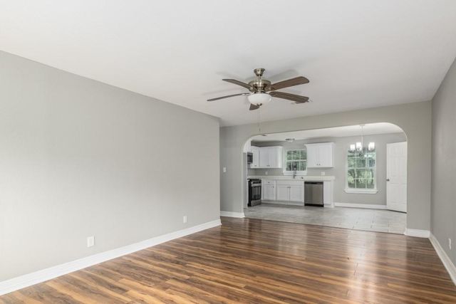 512 N Inwood Drive, Bridge City, TX 77611