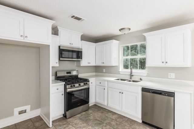 512 N Inwood Drive, Bridge City, TX 77611