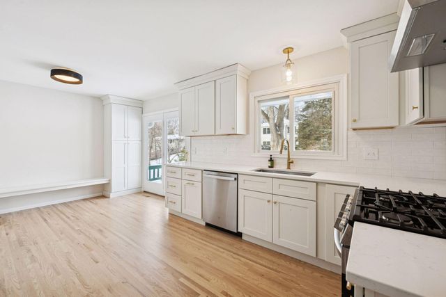 6704 Sioux Trail, Edina, MN 55439