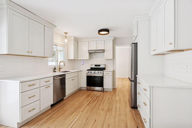 6704 Sioux Trail, Edina, MN 55439