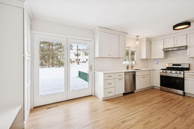 6704 Sioux Trail, Edina, MN 55439