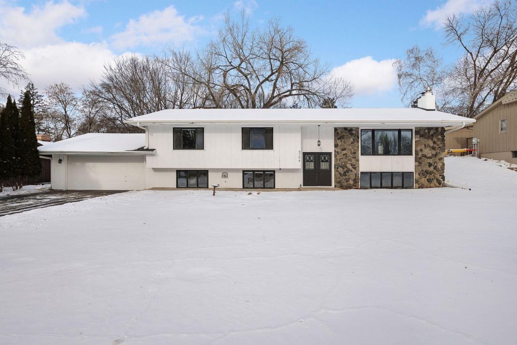 6704 Sioux Trail, Edina, MN 55439