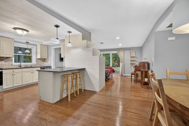 24 Raleigh Road, Framingham, MA 01701