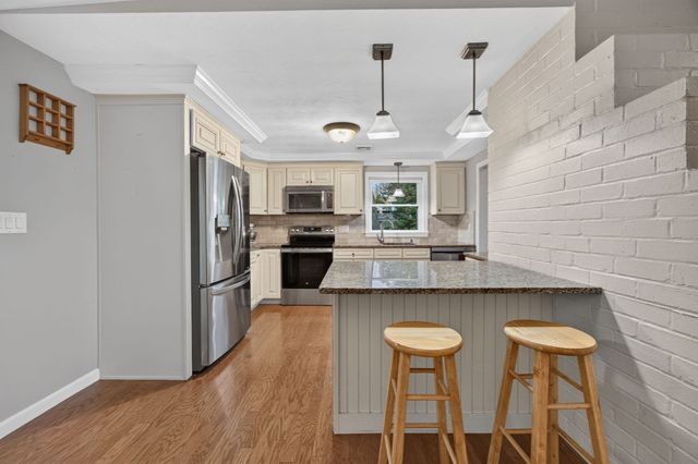 24 Raleigh Road, Framingham, MA 01701