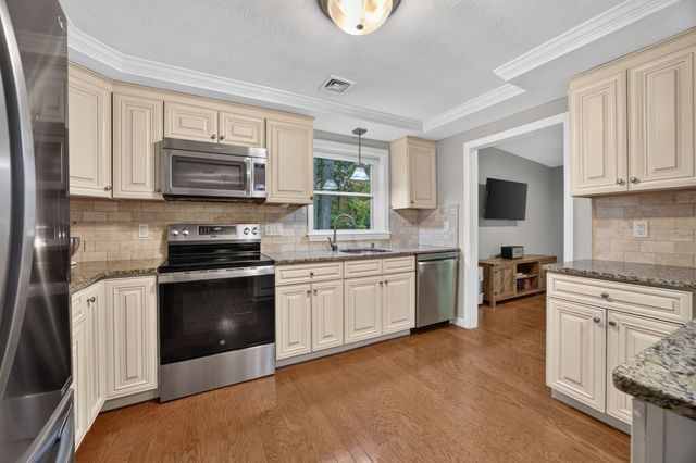 24 Raleigh Road, Framingham, MA 01701