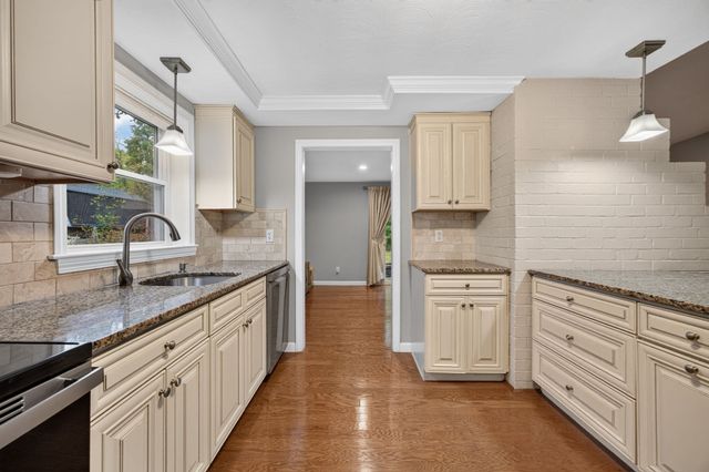 24 Raleigh Road, Framingham, MA 01701
