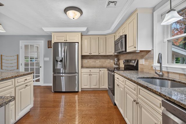 24 Raleigh Road, Framingham, MA 01701