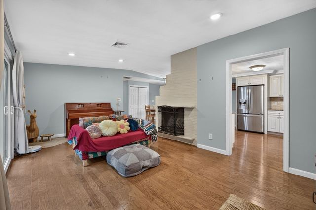 24 Raleigh Road, Framingham, MA 01701
