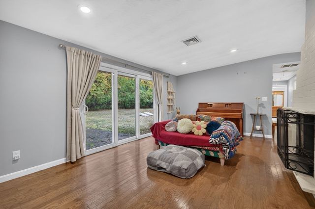 24 Raleigh Road, Framingham, MA 01701