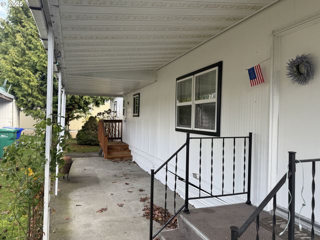 13045 Se STARK St, Portland, OR 97233