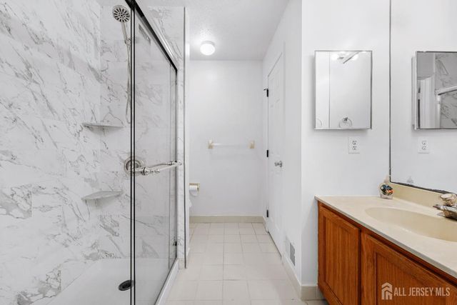 108 Prestwick Way, Edison, NJ 08820