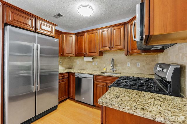 108 Prestwick Way, Edison, NJ 08820