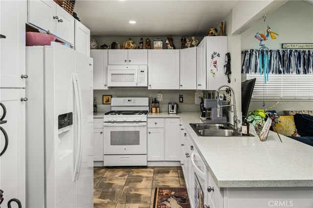 915 E La Veta Avenue, Orange, CA 92866