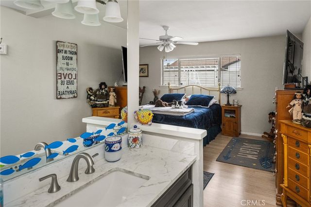 915 E La Veta Avenue, Orange, CA 92866