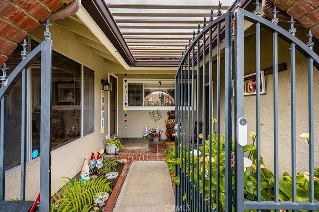 915 E La Veta Avenue, Orange, CA 92866