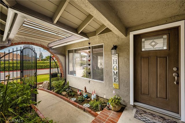 915 E La Veta Avenue, Orange, CA 92866