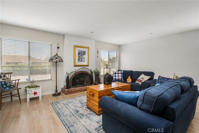 915 E La Veta Avenue, Orange, CA 92866