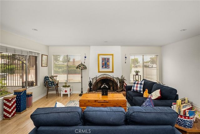 915 E La Veta Avenue, Orange, CA 92866
