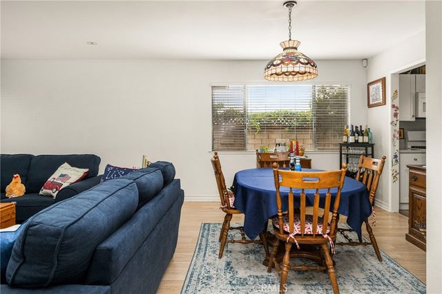 915 E La Veta Avenue, Orange, CA 92866