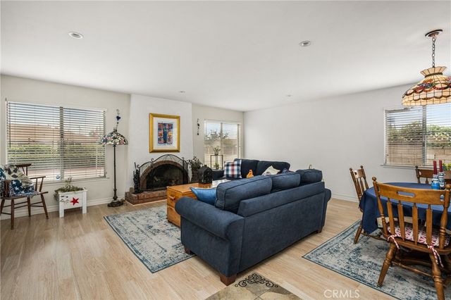 915 E La Veta Avenue, Orange, CA 92866