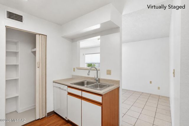 2048 S San Vincent Drive, Green Valley, AZ 85614