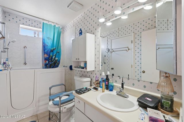 2048 S San Vincent Drive, Green Valley, AZ 85614