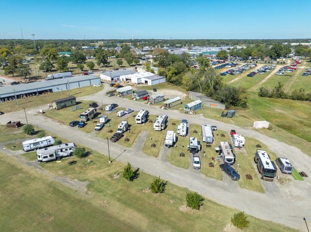 176 N Trade Days Boulevard, Canton, TX 75103