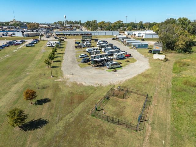 176 N Trade Days Boulevard, Canton, TX 75103