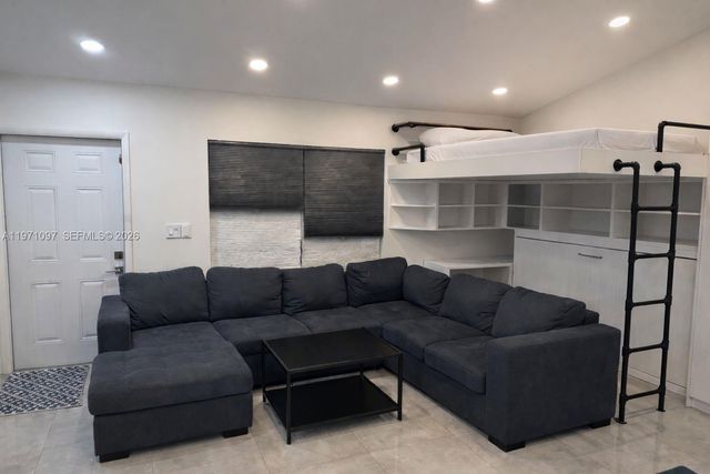 500 NE 3rd St 103, Hallandale Beach, FL 33009