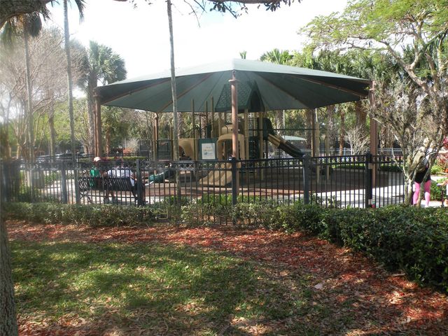 4221 W Palm Aire Drive 102, Pompano Beach, FL 33069