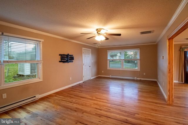 225 BOTANY DR, Martinsburg, WV 25404