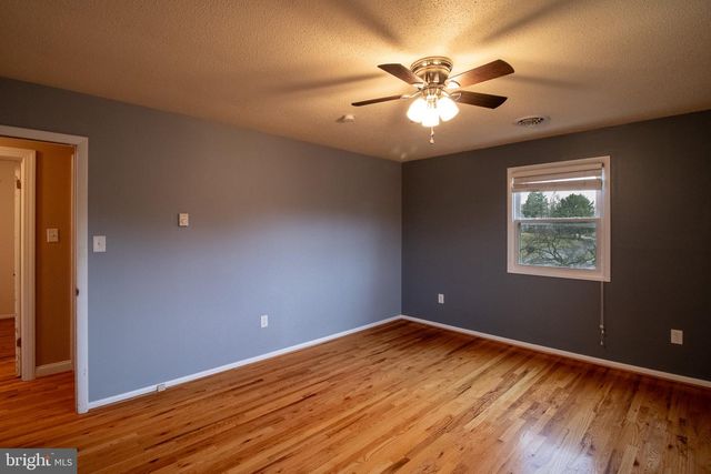 225 BOTANY DR, Martinsburg, WV 25404