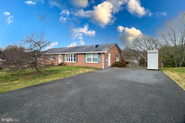 225 BOTANY DR, Martinsburg, WV 25404