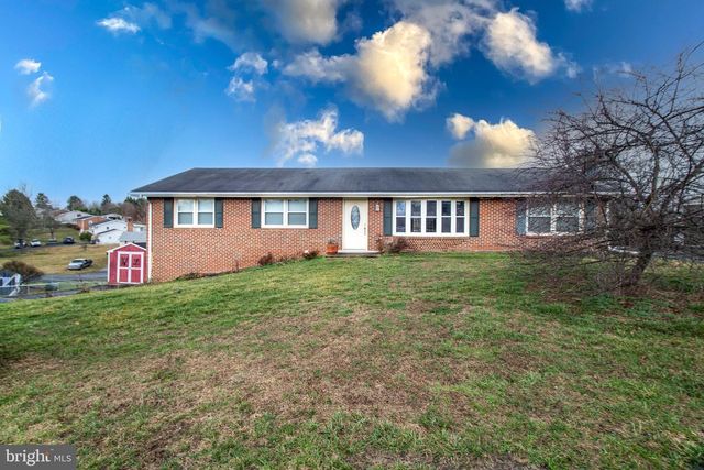 225 BOTANY DR, Martinsburg, WV 25404