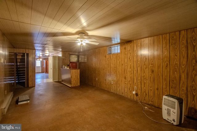 225 BOTANY DR, Martinsburg, WV 25404