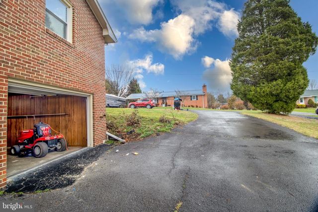 225 BOTANY DR, Martinsburg, WV 25404