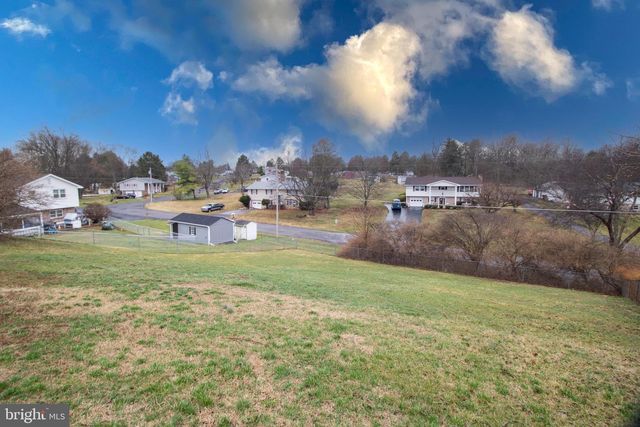 225 BOTANY DR, Martinsburg, WV 25404