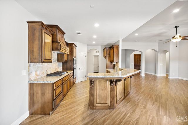 6500 Timms Hill Court, Bakersfield, CA 93306