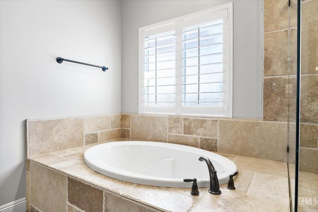 6500 Timms Hill Court, Bakersfield, CA 93306