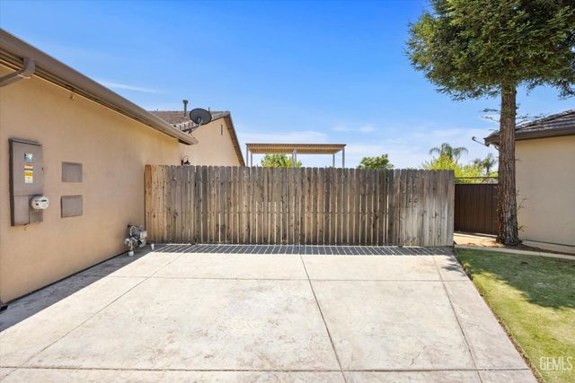 6500 Timms Hill Court, Bakersfield, CA 93306