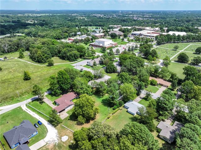 2206 University Street, Siloam Springs, AR 72761