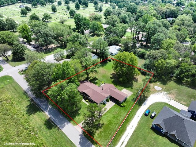 2206 University Street, Siloam Springs, AR 72761