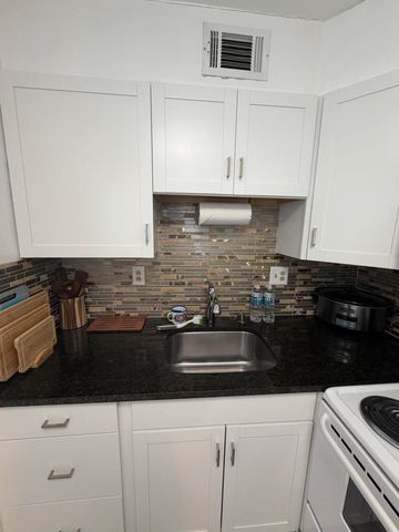 2004 Lake Osborne Drive 17, Lake Worth Beach, FL 33461