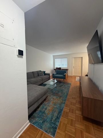 2004 Lake Osborne Drive 17, Lake Worth Beach, FL 33461